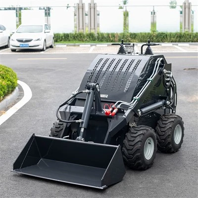 Ładowarka o sterowaniu burtowym 4WD